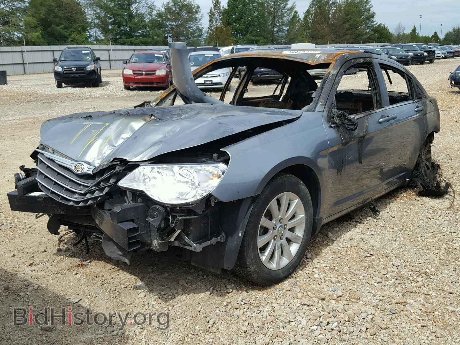 2010 CHRYSLER SEBRING - VIN: 1C3CC5FB0AN165386 - Фото 2
