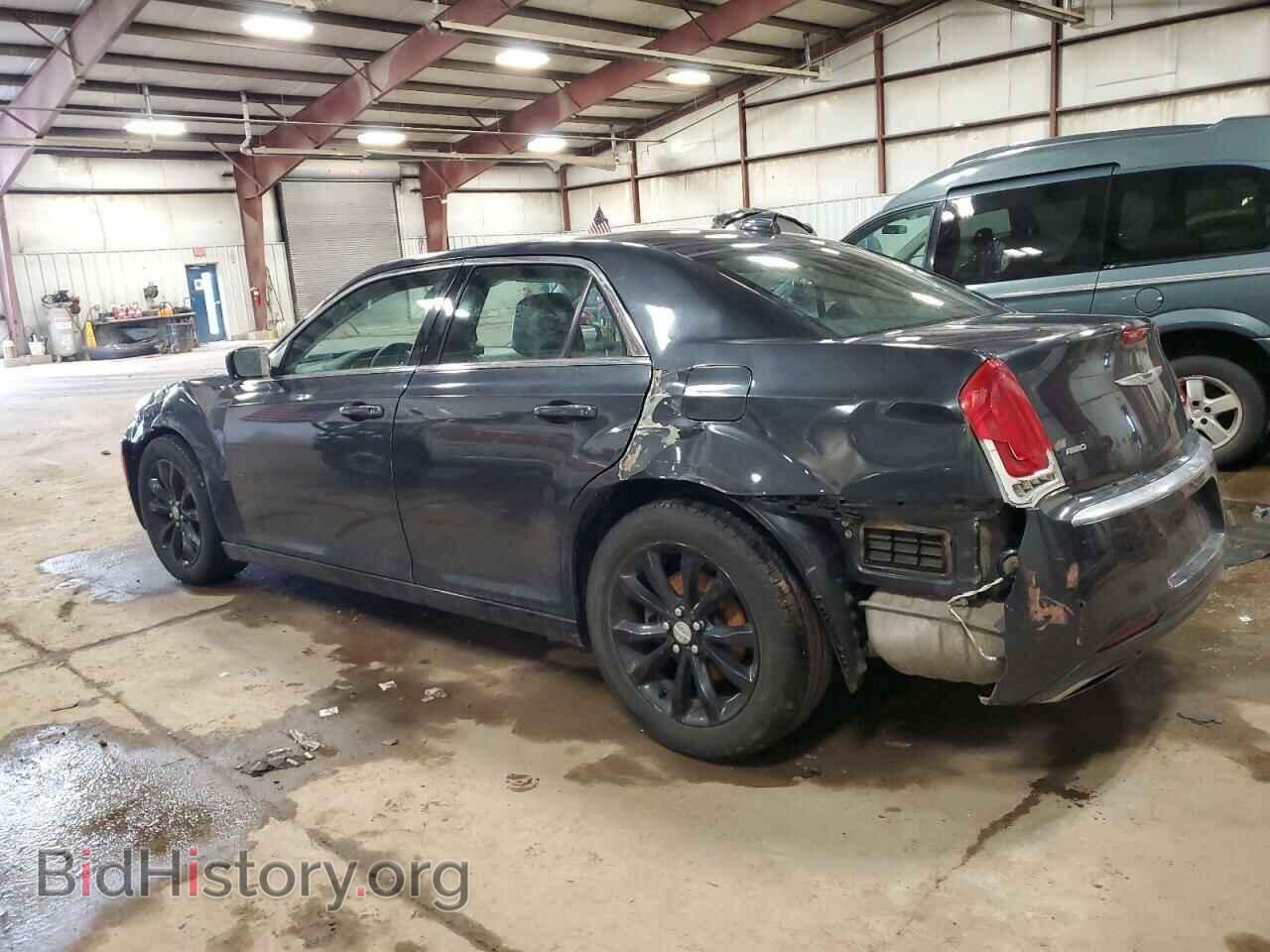 2016 CHRYSLER 300 - VIN: 2C3CCARG4GH358464 - Фото 2