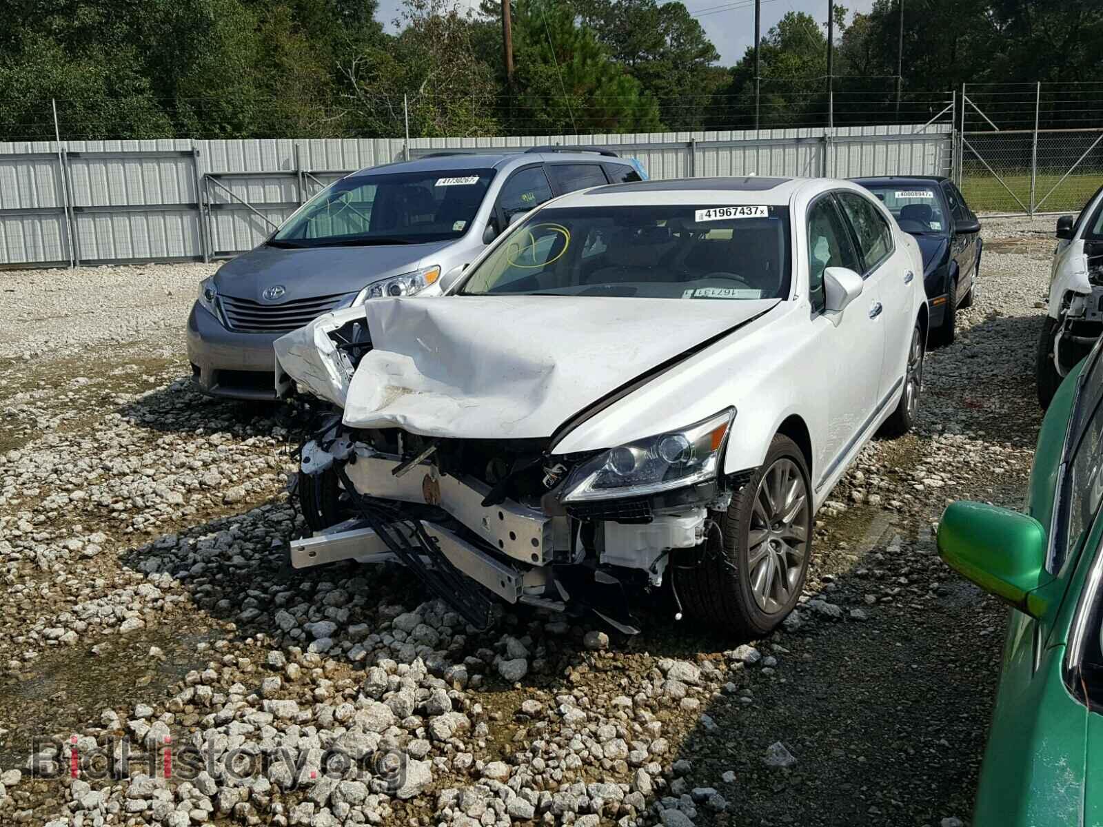2017 LEXUS LS 460 - VIN: JTHBL5EF0H5144025 - Photo 2
