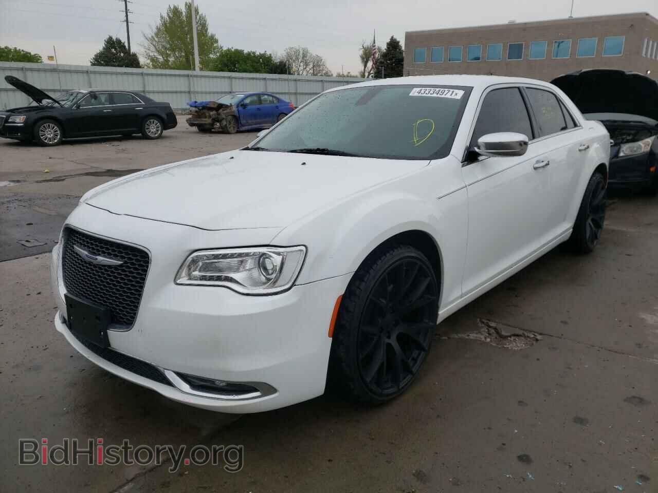 2019 CHRYSLER 300 - VIN: 2C3CCAEG4KH536288 - Фото 2