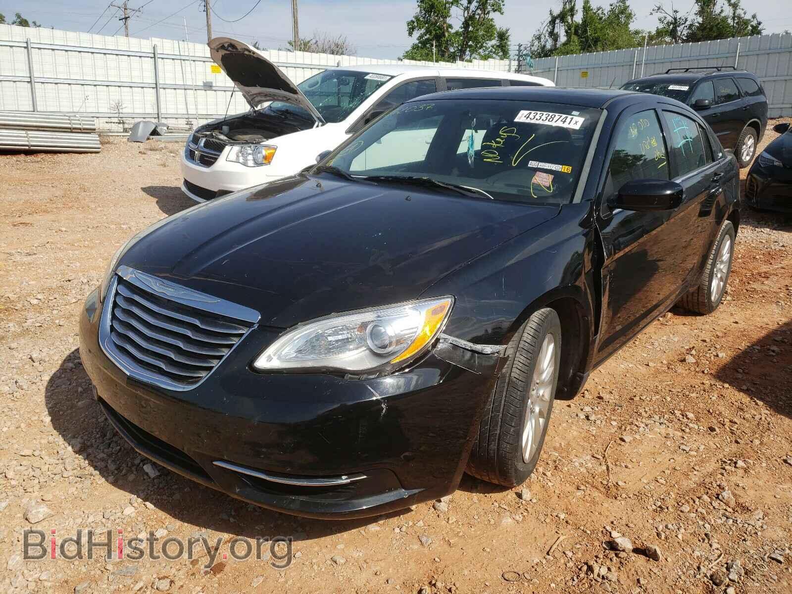 2013 CHRYSLER 200 - VIN: 1C3CCBAB7DN562037 - Фото 2