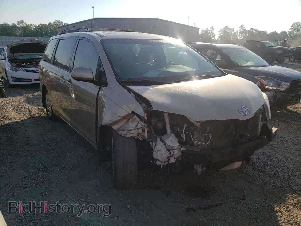 Photo 5TDYK3DC1BS172914 - TOYOTA SIENNA 2011