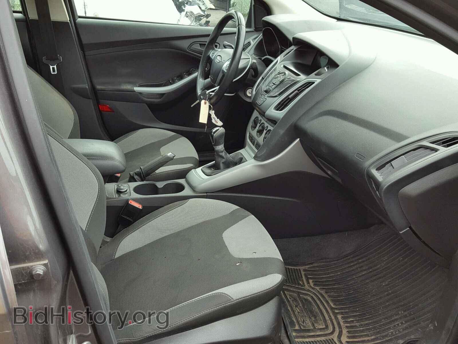 2012 Ford FOCUS (VIN 1FAHP3F21CL210401) — photo 5 of 10