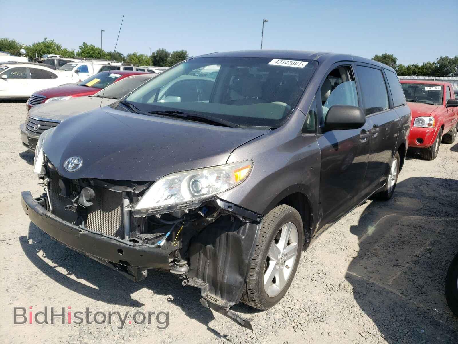 2012 TOYOTA SIENNA - VIN: 5TDKA3DC7CS011977 - Фото 2
