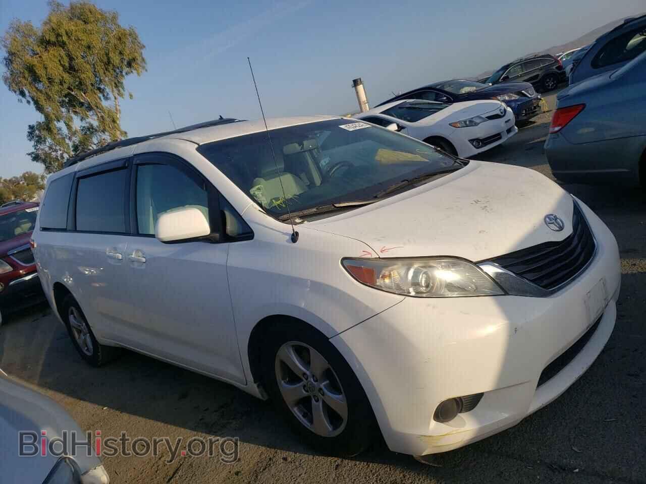 Photo 5TDKK3DC7DS330536 - TOYOTA SIENNA 2013