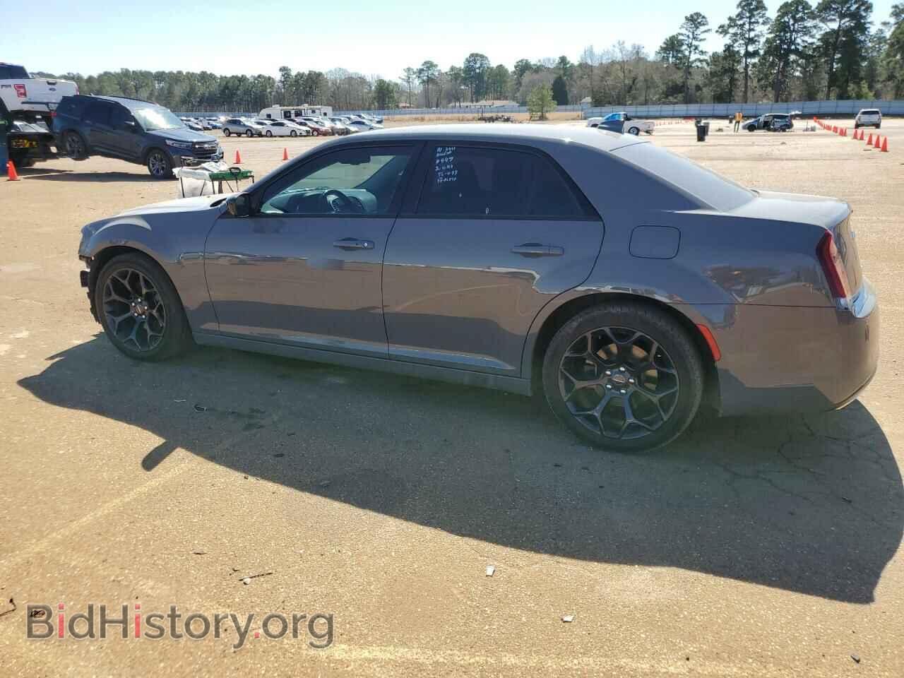 2019 CHRYSLER 300 - VIN: 2C3CCAAG2KH610376 - Фото 2