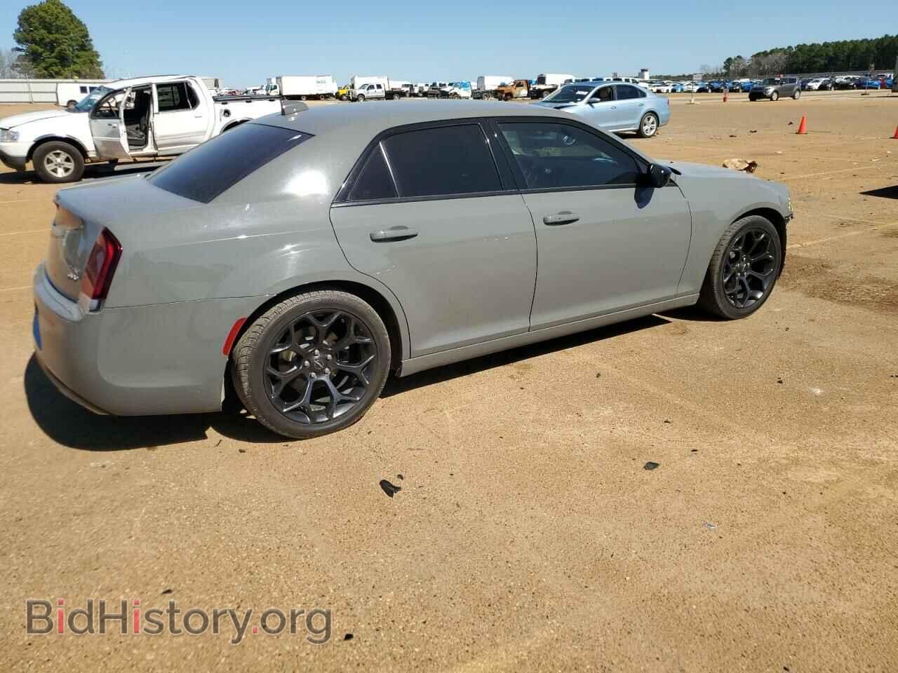 2019 CHRYSLER 300 - VIN: 2C3CCAAG2KH610376 - Фото 3