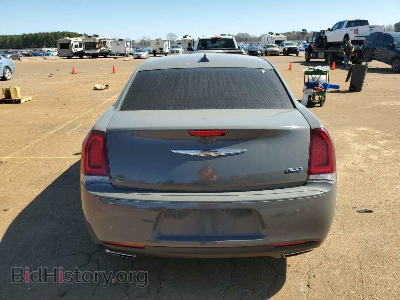 2019 CHRYSLER 300 - VIN: 2C3CCAAG2KH610376 - Фото 6