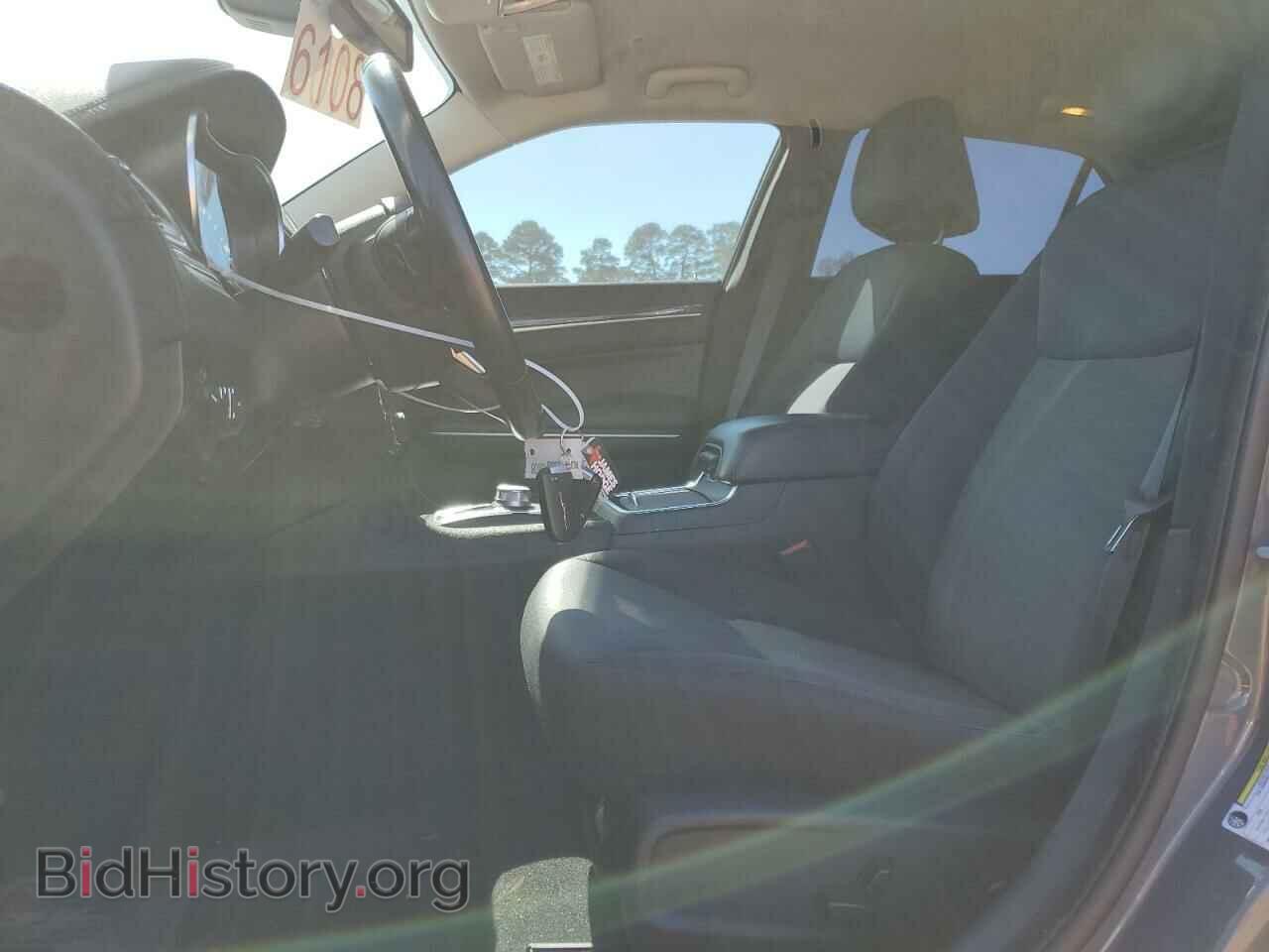 2019 CHRYSLER 300 - VIN: 2C3CCAAG2KH610376 - Фото 7