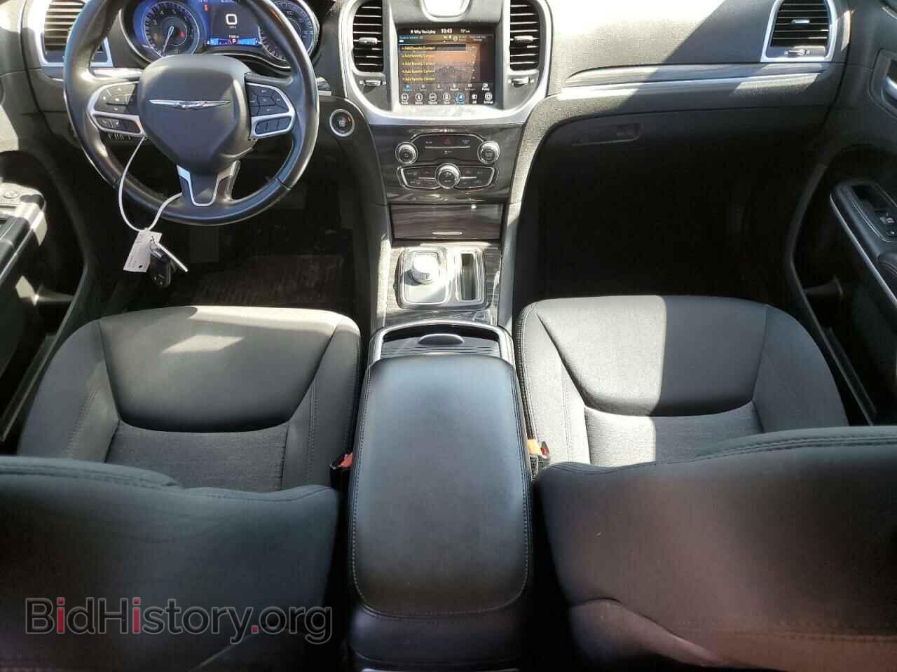 2019 CHRYSLER 300 - VIN: 2C3CCAAG2KH610376 - Фото 8