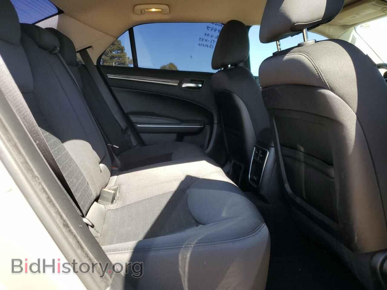 2019 CHRYSLER 300 - VIN: 2C3CCAAG2KH610376 - Фото 10