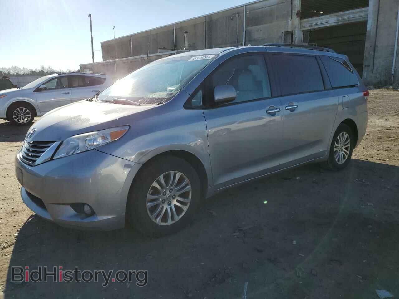 Photo 5TDYK3DC6BS158975 - TOYOTA All Models 2011