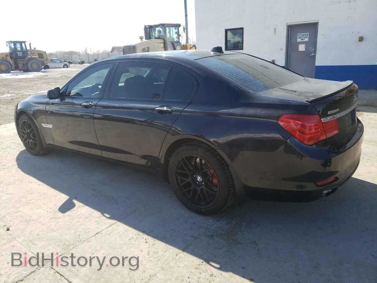 2011 BMW 7 SERIES - VIN: WBAKC8C55BC433138 - Фото 2
