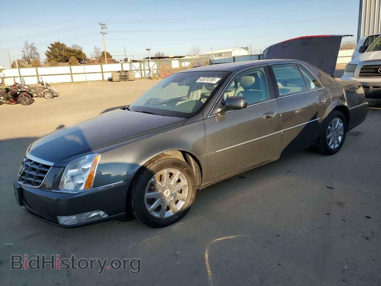 Photo 1G6KH5E60BU129494 - CADILLAC DTS 2011