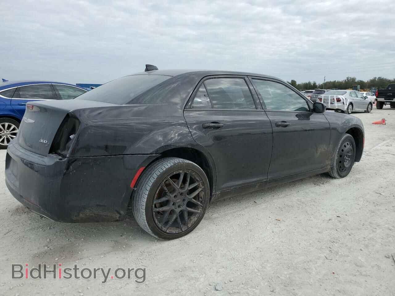 2019 CHRYSLER 300 - VIN: 2C3CCAGG2KH632093 - Фото 3