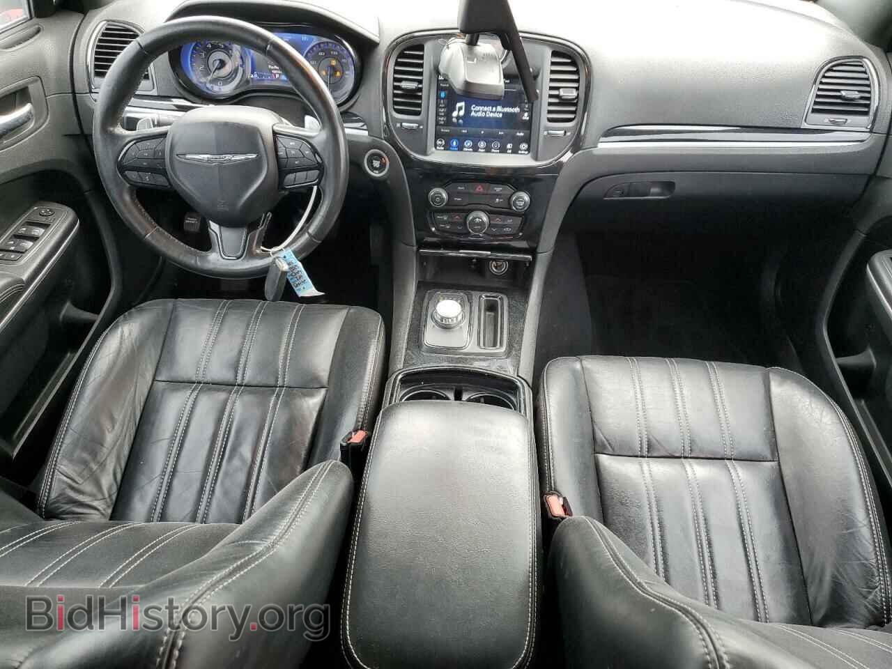 2019 CHRYSLER 300 - VIN: 2C3CCAGG2KH632093 - Фото 8