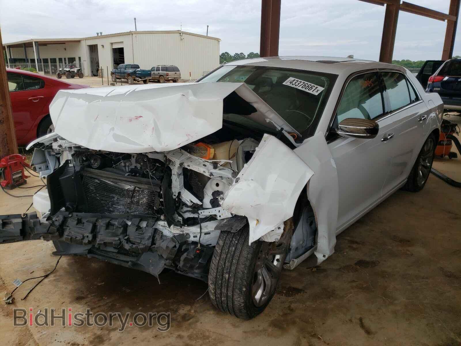 2019 CHRYSLER 300 - VIN: 2C3CCAEG2KH594917 - Фото 2