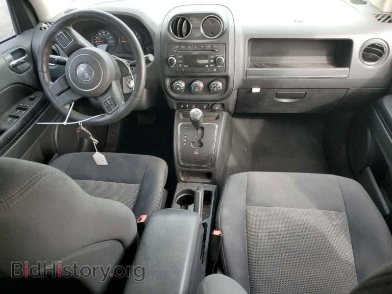2011 Jeep COMPASS (VIN 1J4NF1FB6BD159131) — фото 8 из 12