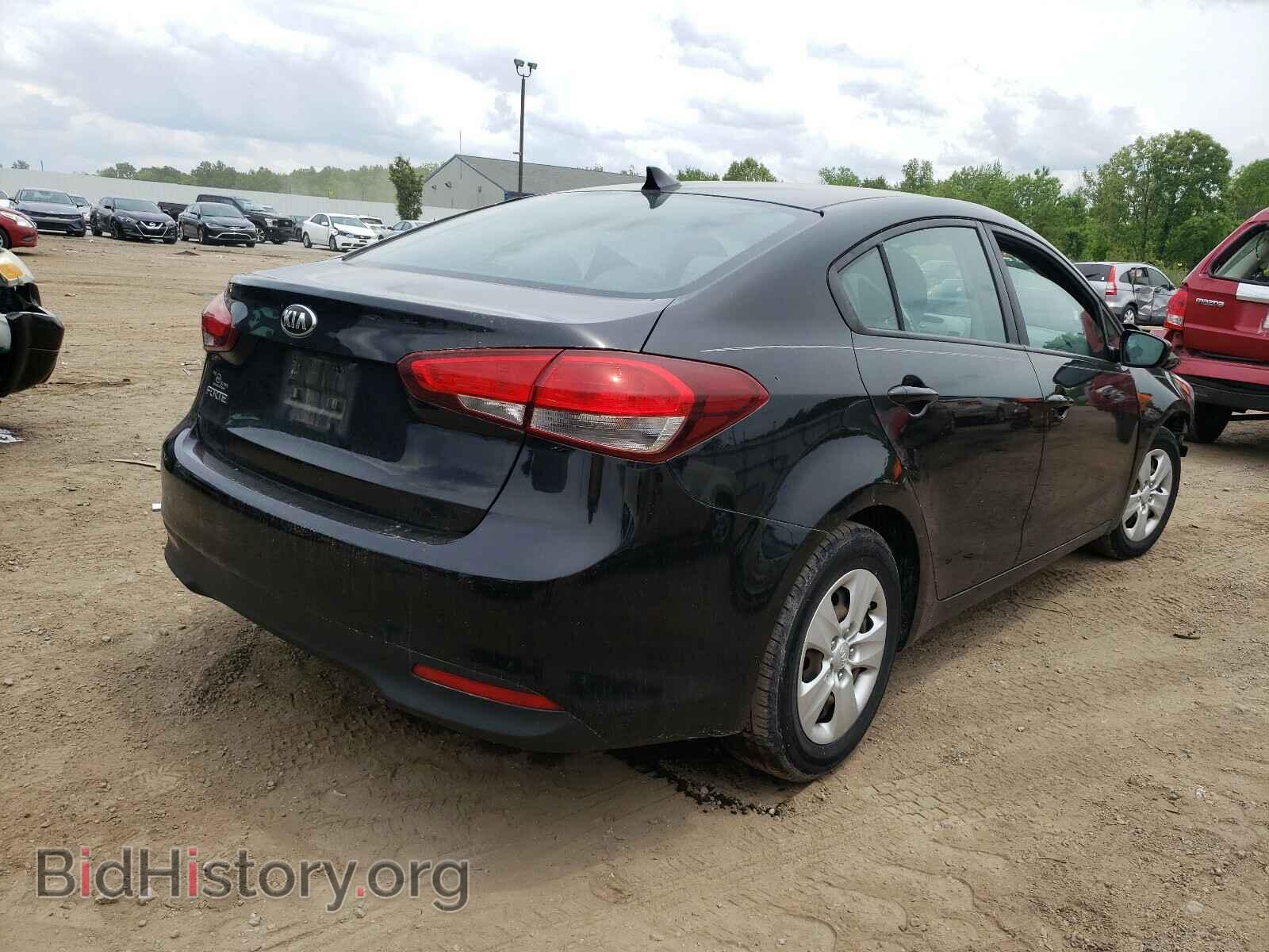 2017 KIA FORTE - VIN: 3KPFK4A7XHE028477 - Photo 4