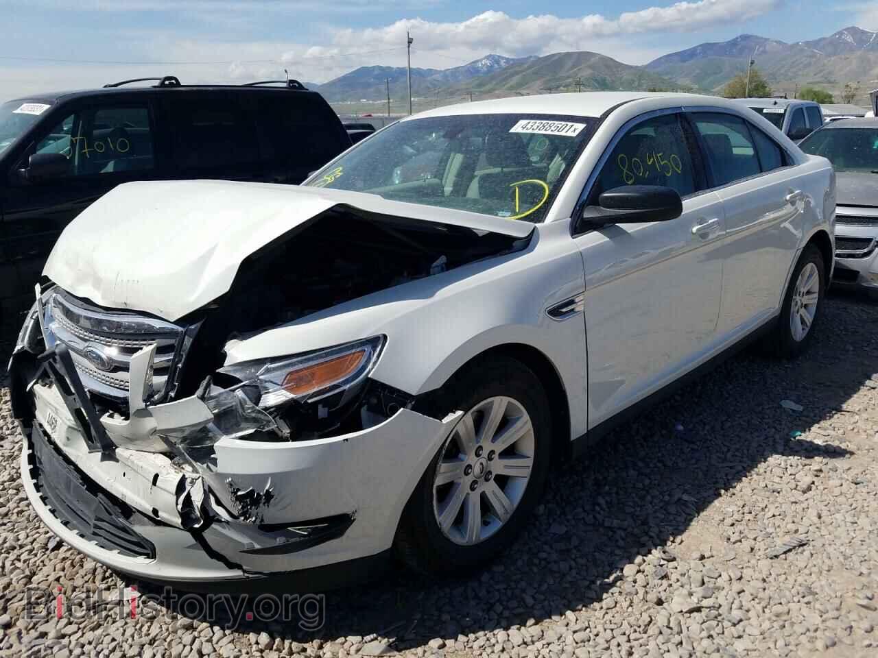 2011 FORD TAURUS - VIN: 1FAHP2DW0BG147203 - Фото 2