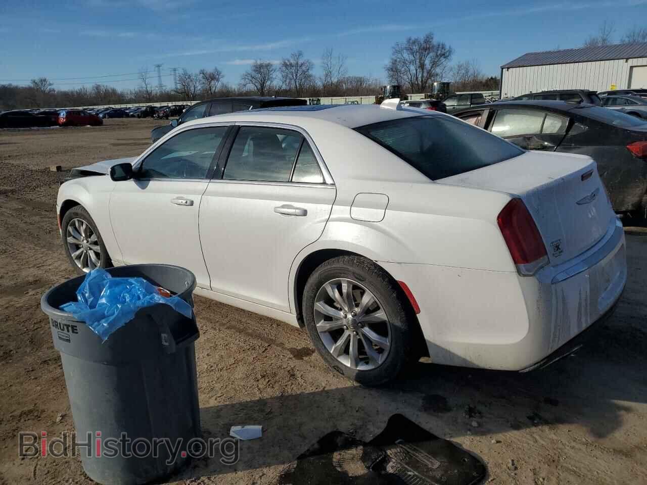 2016 CHRYSLER 300 - VIN: 2C3CCARG9GH182902 - Фото 2