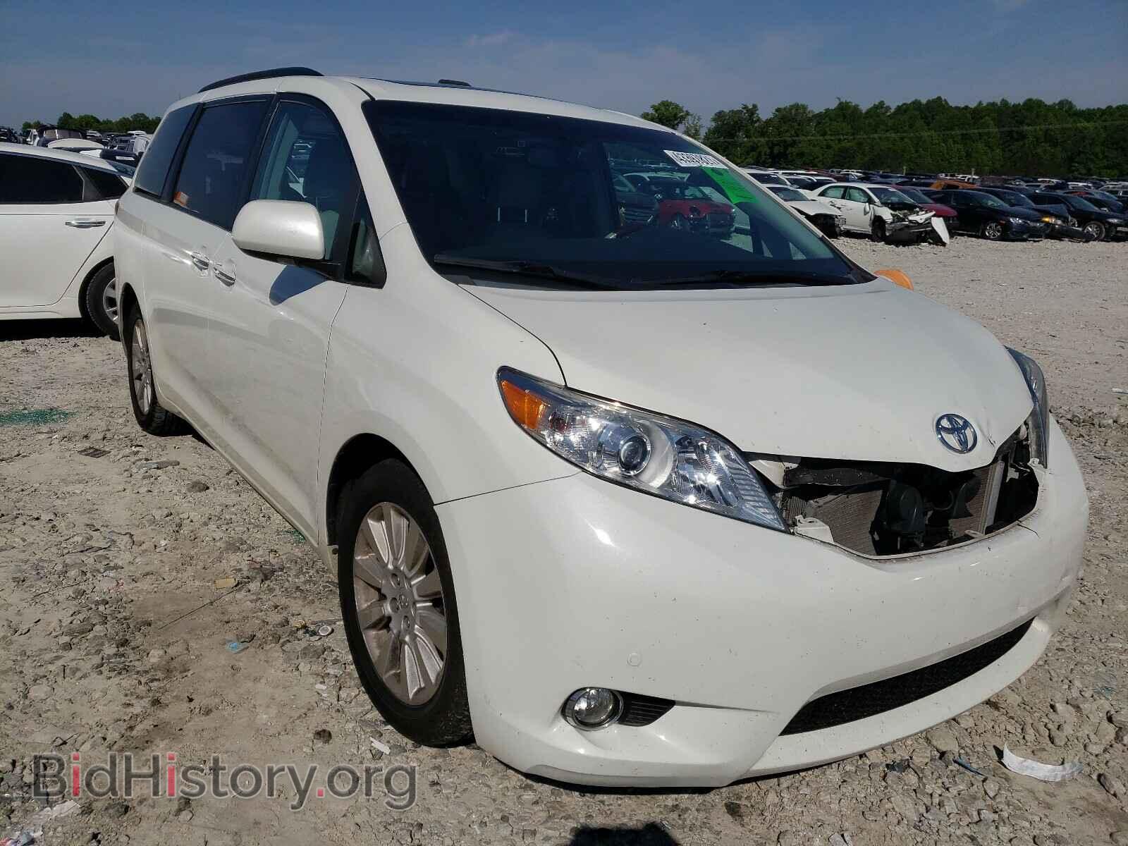 Photo 5TDYK3DC0BS171267 - TOYOTA SIENNA 2011