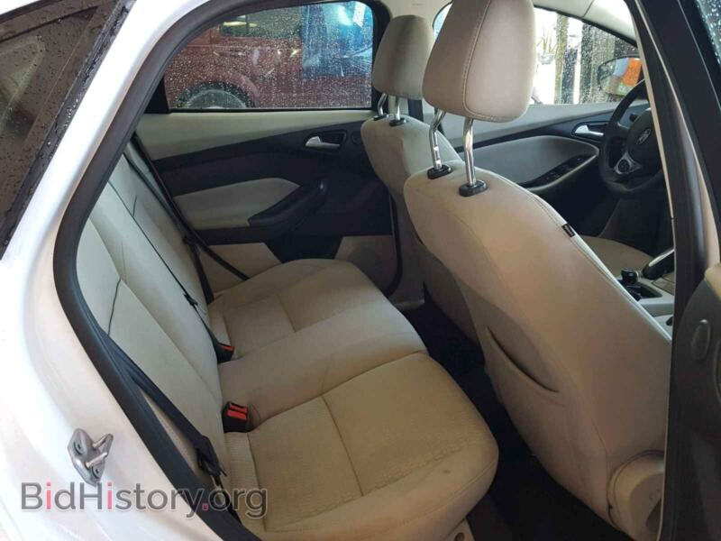 2012 Ford FOCUS (VIN 1FAHP3H27CL312220) — photo 6 of 10