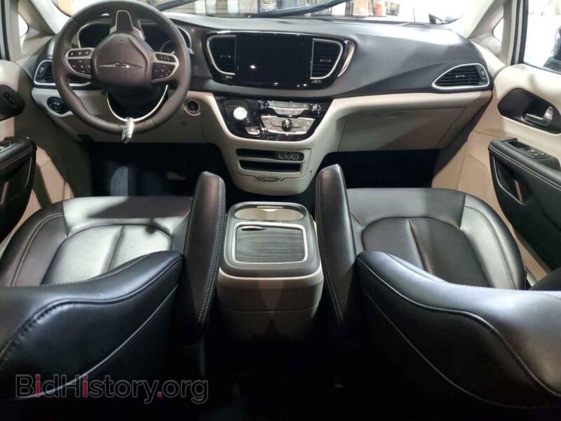 2024 Chrysler PACIFICA (VIN 2C4RC1BG1RR133285) — фото 8 из 13