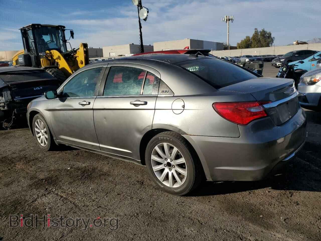 2013 CHRYSLER 200 - VIN: 1C3CCBBG3DN608215 - Фото 2