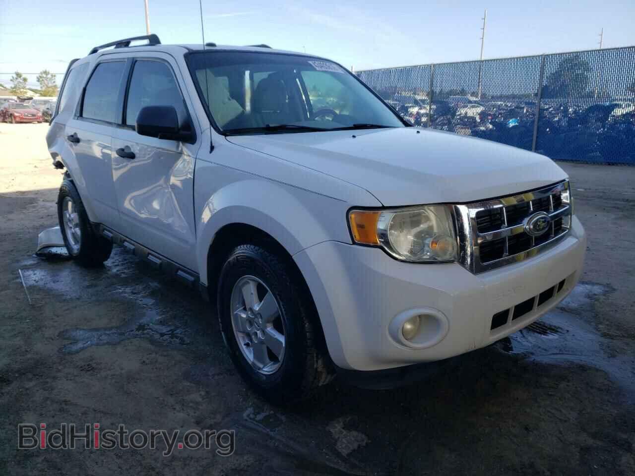 Photo 1FMCU0D70AKB89033 - FORD ESCAPE 2010