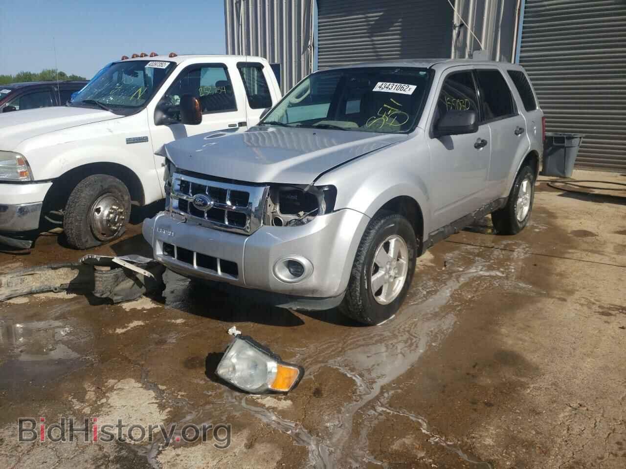 2011 FORD ESCAPE - VIN: 1FMCU0C73BKC40057 - Фото 2