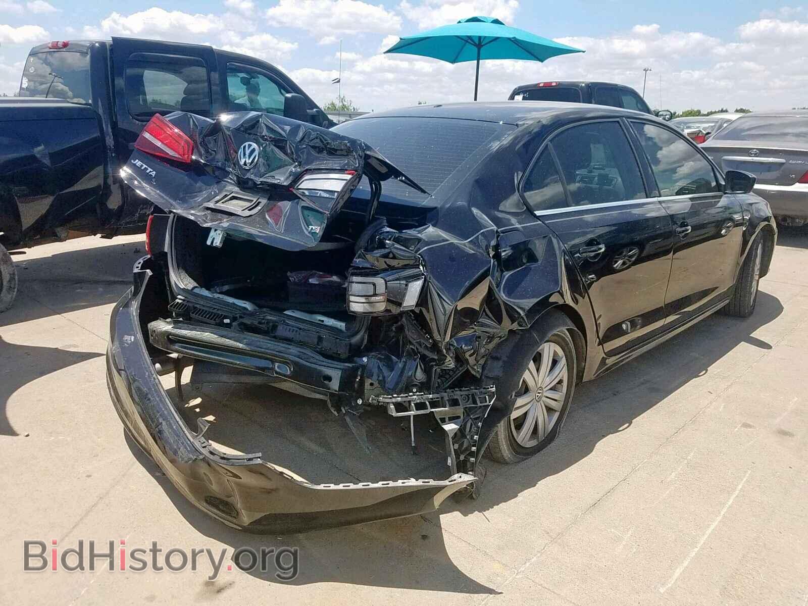 2017 VOLKSWAGEN JETTA - VIN: 3VW2B7AJXHM350678 - Photo 4
