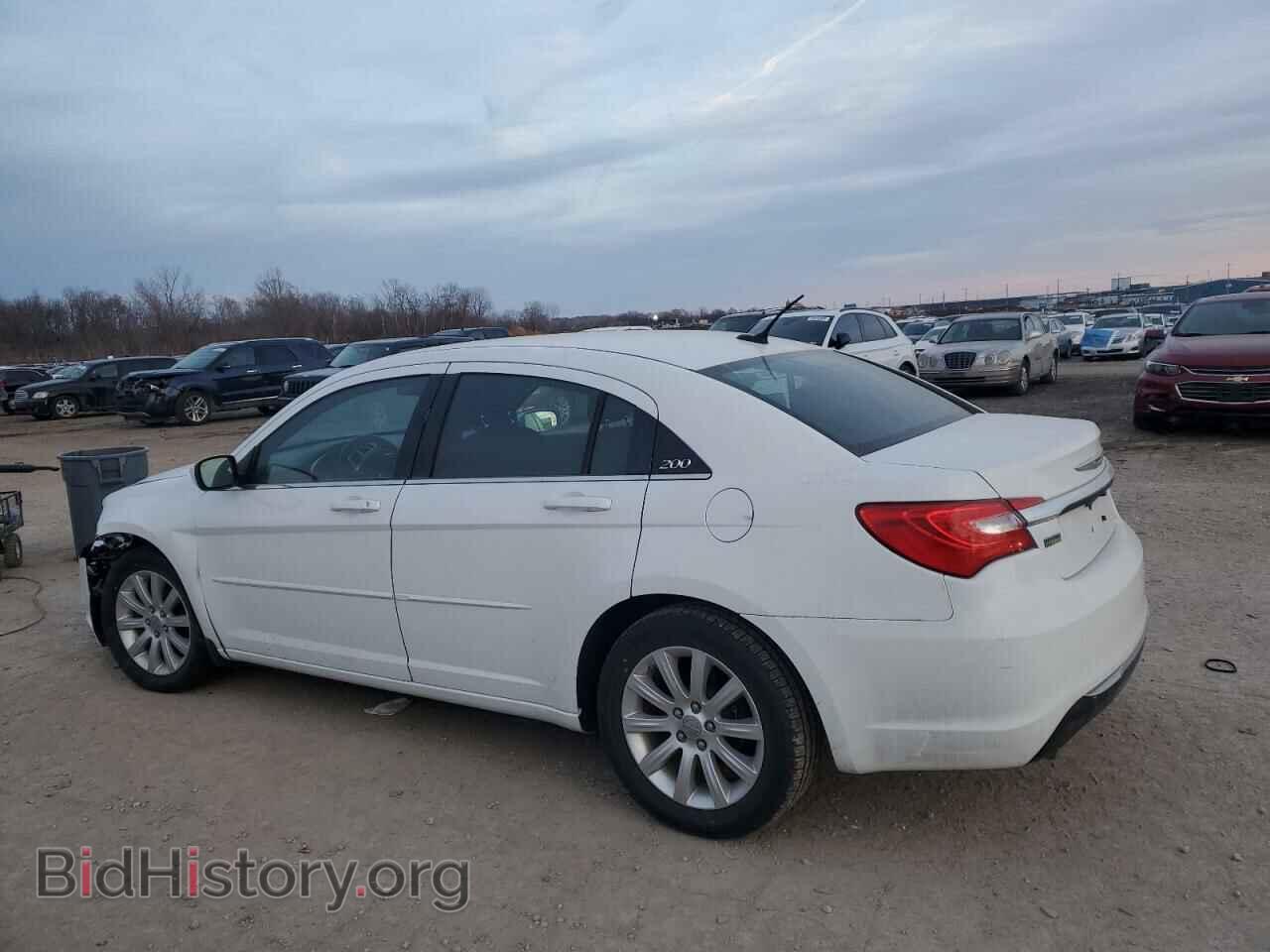 2013 CHRYSLER 200 - VIN: 1C3CCBBG0DN711169 - Фото 2