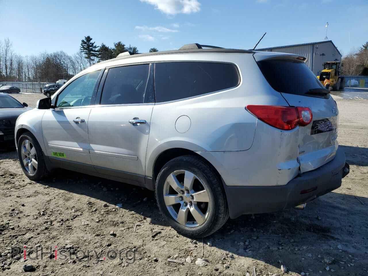 2012 CHEVROLET TRAVERSE - VIN: 1GNKVLED8CJ111036 - Фото 2
