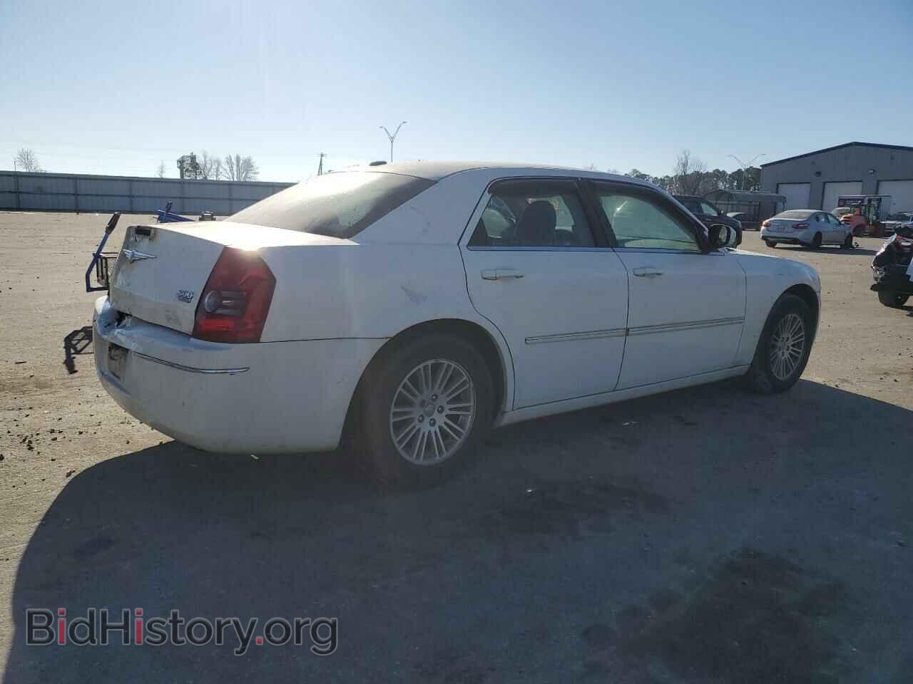 2009 CHRYSLER 300 - VIN: 2C3KA53VX9H528197 - Фото 3