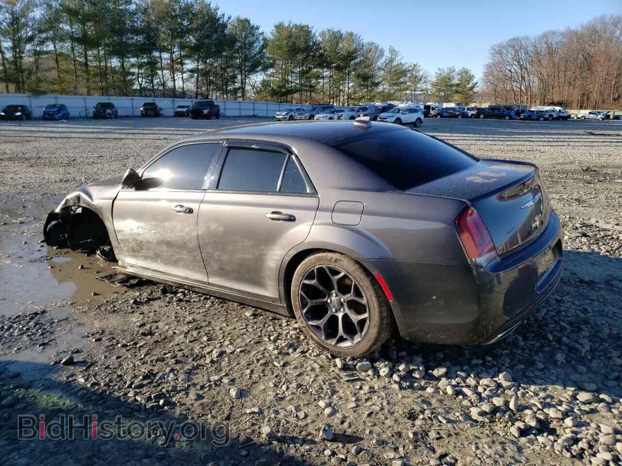2019 CHRYSLER 300 - VIN: 2C3CCABG7KH615961 - Фото 2