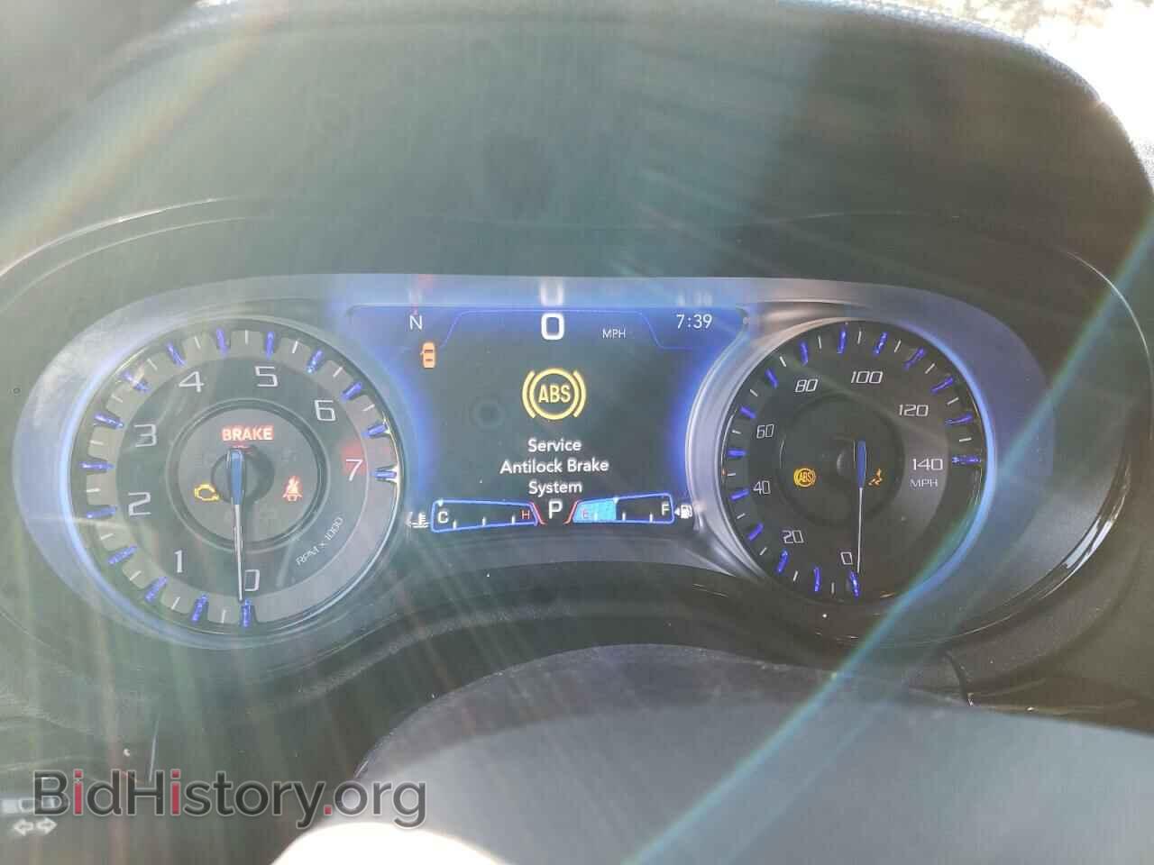 2019 CHRYSLER 300 - VIN: 2C3CCABG7KH615961 - Фото 9