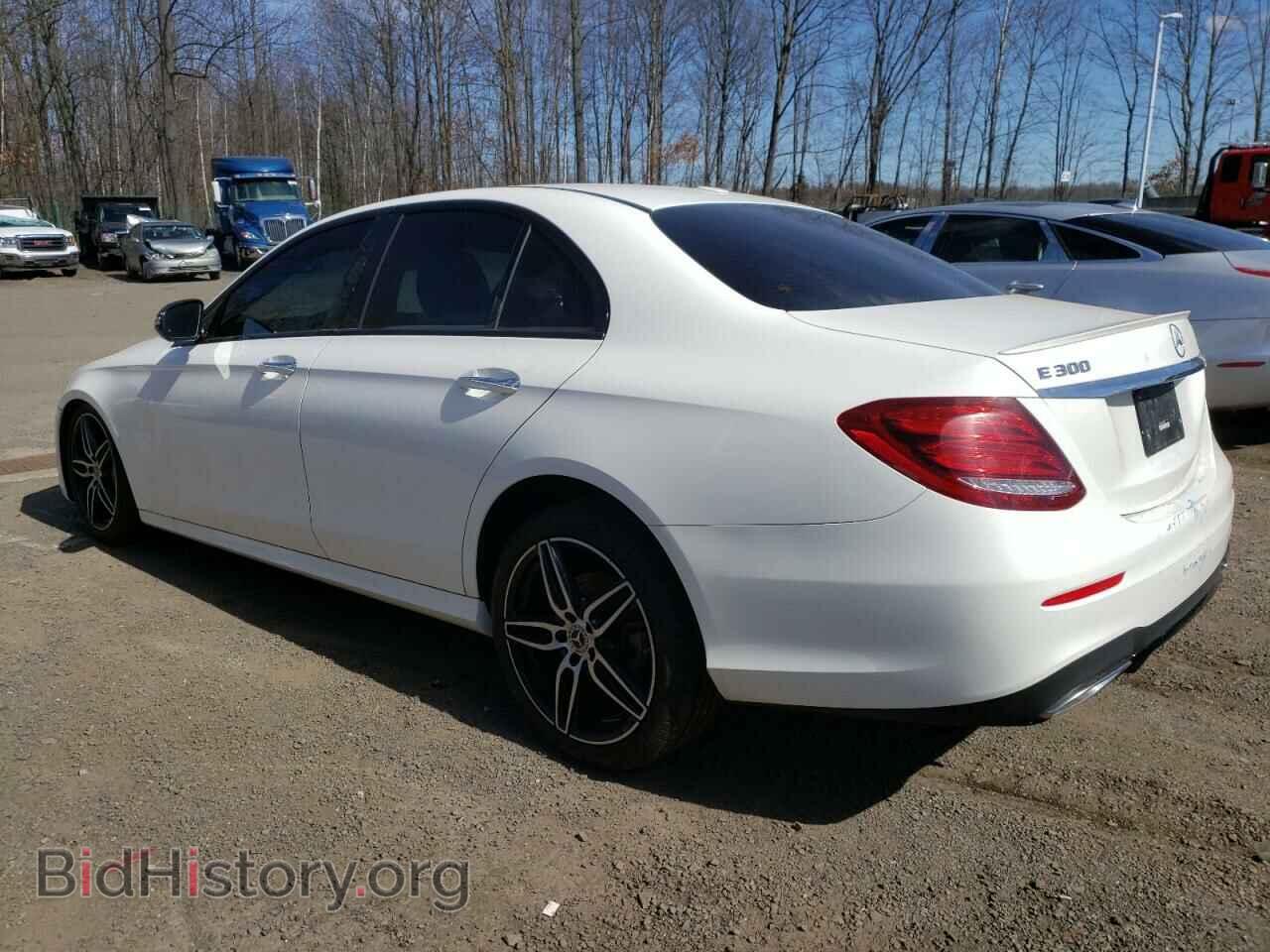2019 MERCEDES-BENZ E-CLASS - VIN: WDDZF4KB1KA582379 - Фото 2