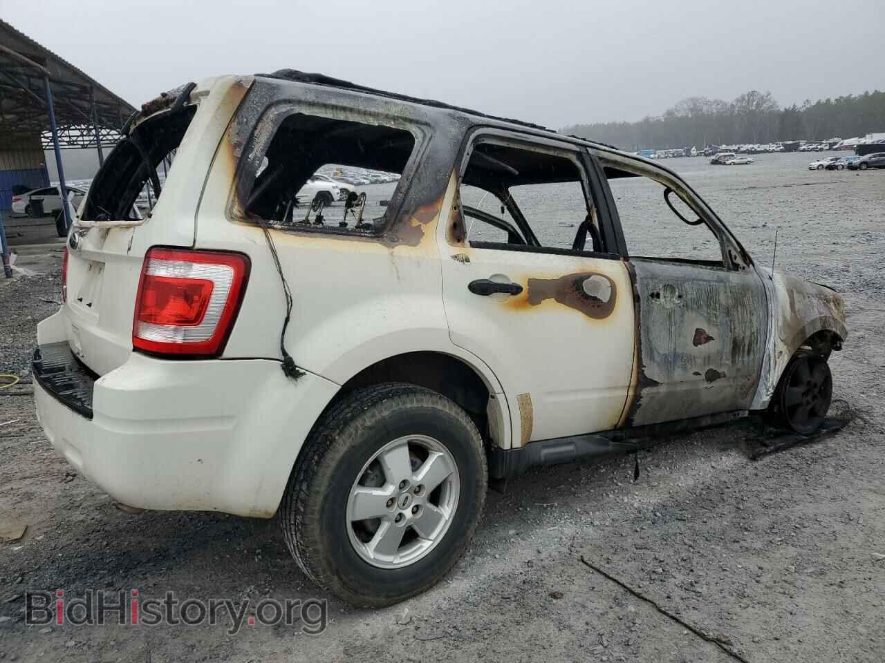 2011 FORD ESCAPE - VIN: 1FMCU0D77BKA34304 - Фото 3