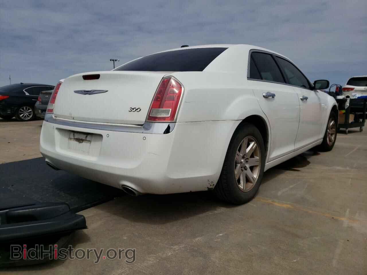 2011 CHRYSLER 300 - VIN: 2C3CA5CG2BH585618 - Фото 4