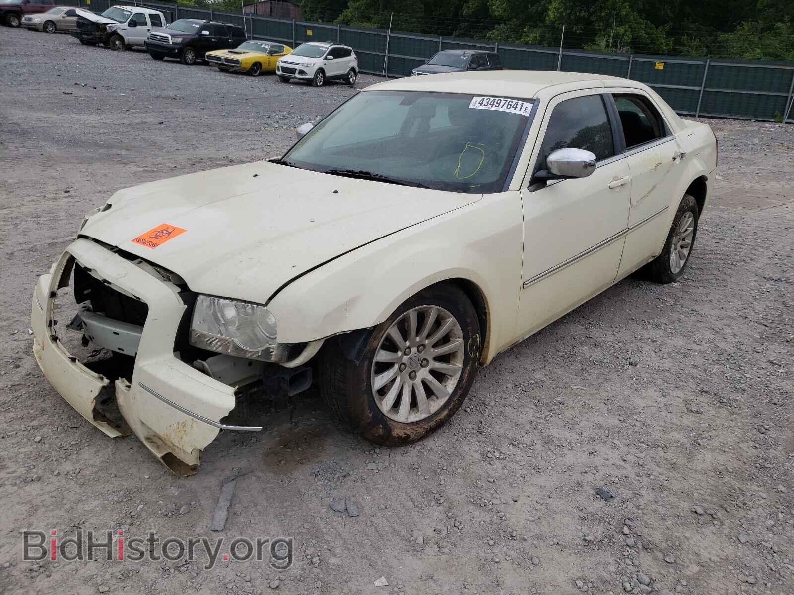 2010 CHRYSLER 300 - VIN: 2C3CA4CD0AH330593 - Фото 2