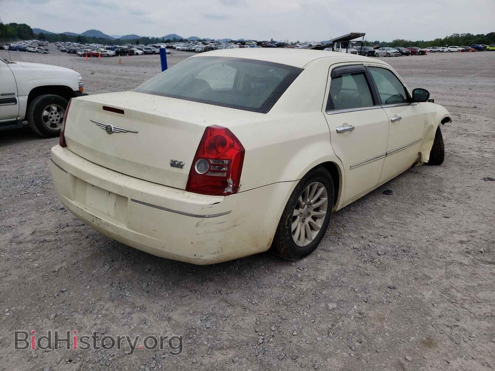 2010 CHRYSLER 300 - VIN: 2C3CA4CD0AH330593 - Фото 4