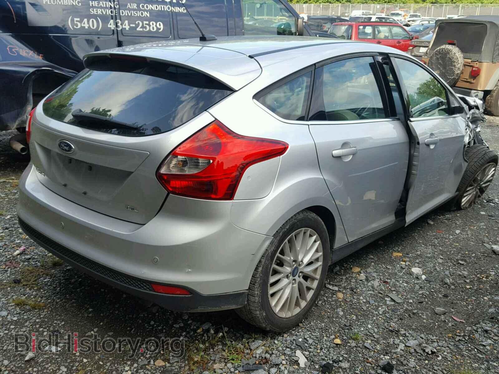 2012 Ford FOCUS (VIN 1FAHP3M22CL445263) — photo 4 of 10