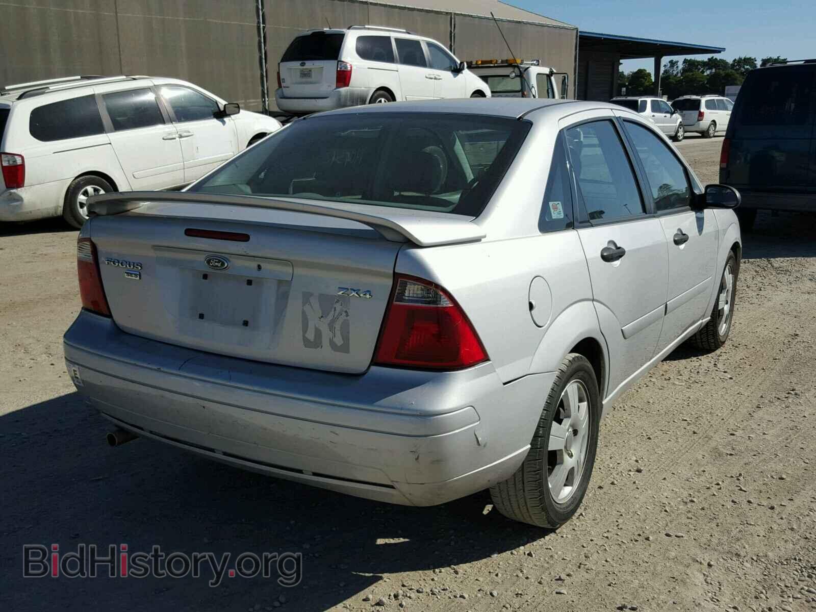 2005 FORD FOCUS - VIN: 1FAHP34N25W310084 - Фото 4