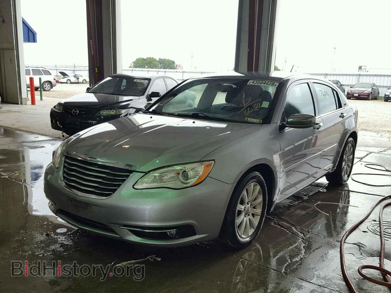 2013 CHRYSLER 200 - VIN: 1C3CCBCG4DN586630 - Фото 2