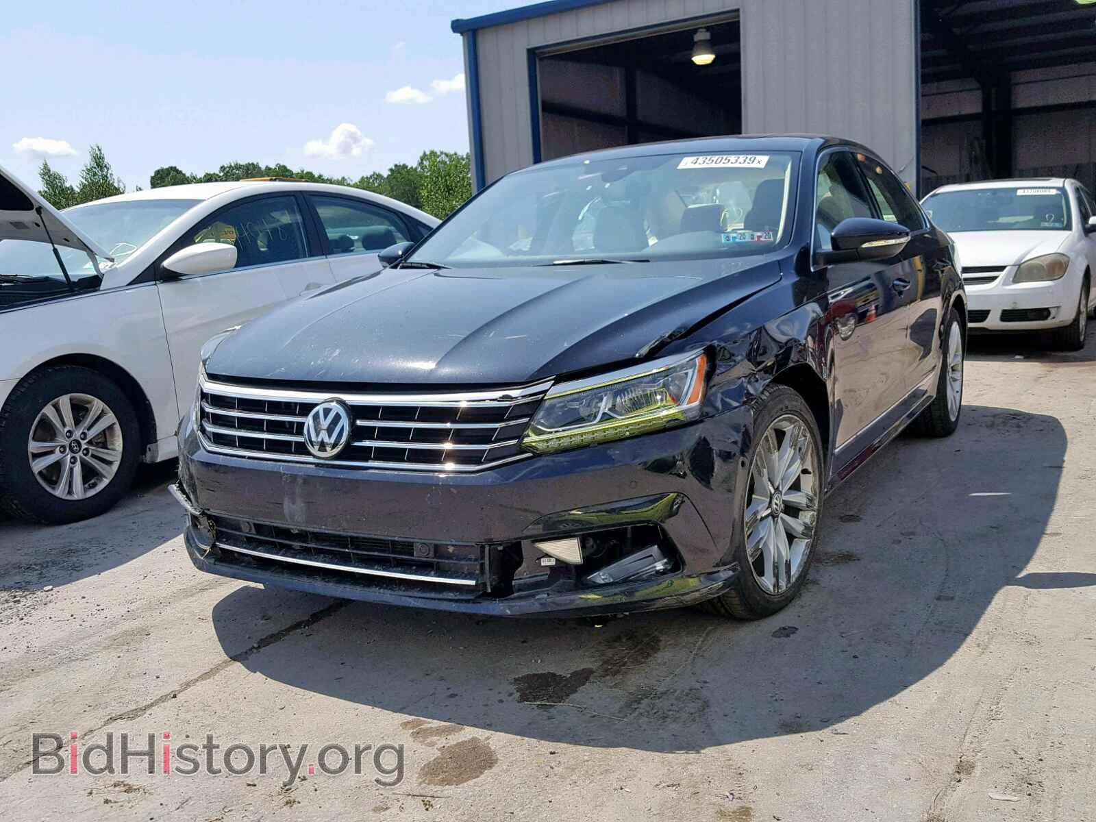2017 VOLKSWAGEN PASSAT - VIN: 1VWCT7A36HC057218 - Фото 2