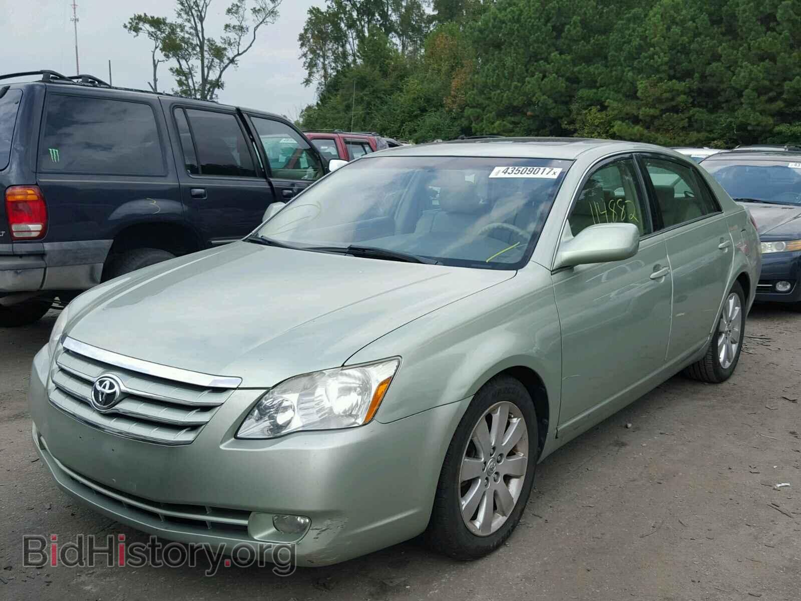 2005 TOYOTA AVALON - VIN: 4T1BK36B05U006308 - Фото 2