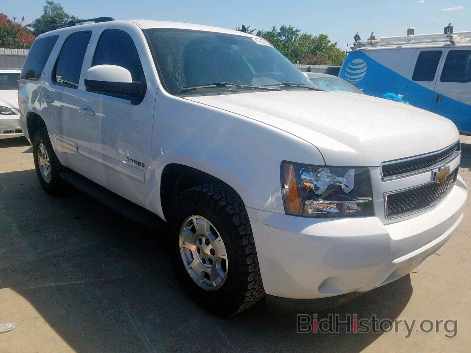 Photo 1GNSKBE02BR182524 - CHEVROLET TAHOE K150 2011