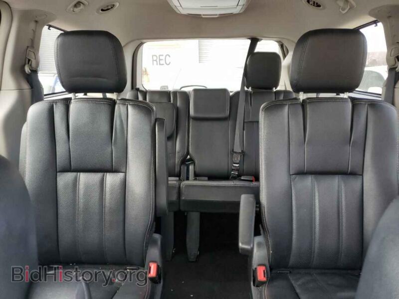 2016 Chrysler MINIVAN (VIN 2C4RC1CG4GR166874) — photo 10 of 13