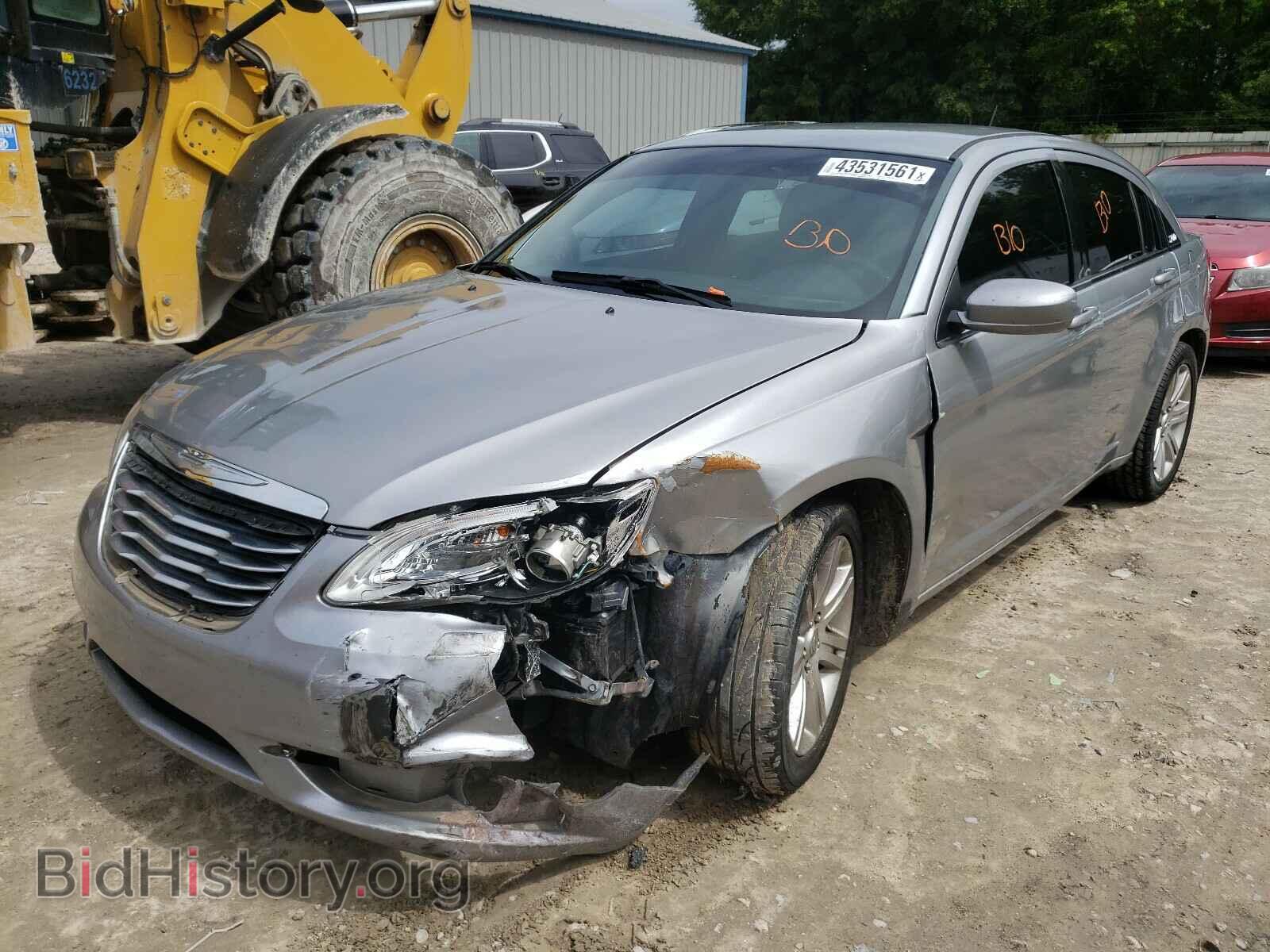 2014 CHRYSLER 200 - VIN: 1C3CCBAB1EN209438 - Фото 2